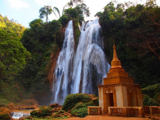 La cascade cachée d'Anisakan en Birmanie 