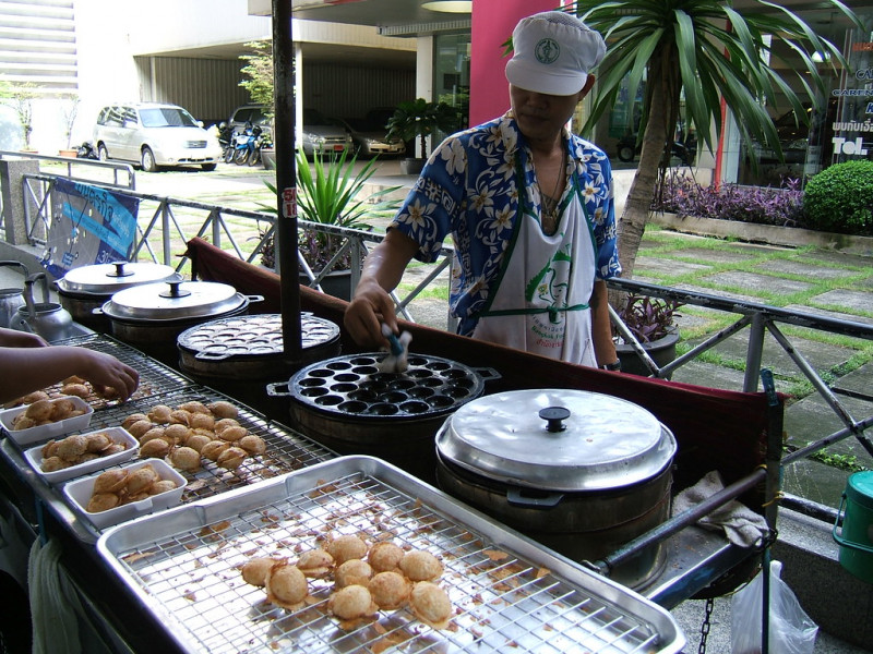 10. Ka Nom Krok : crêpes thaï au lait de coco 