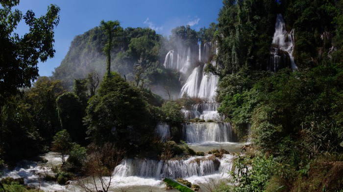 La cascade de Thi Lo Su en Thaïlande