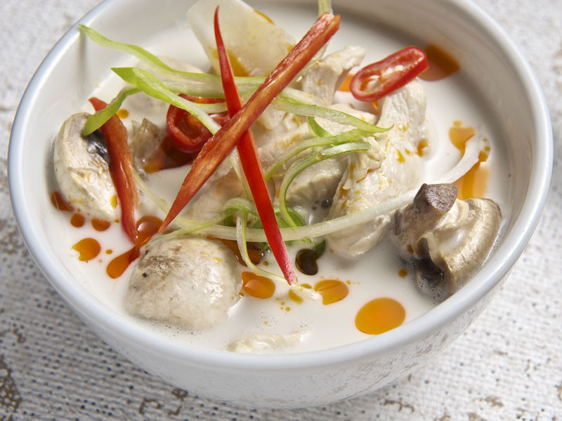 4. Tom Kha Gai : soupe de poulet au galanga et lait de coco