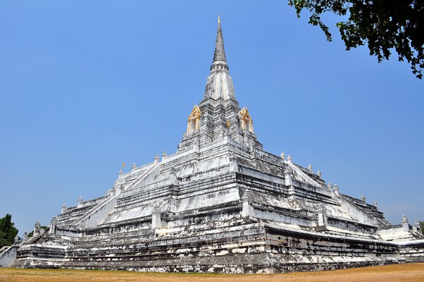 9 - Wat Phu Khao Thong