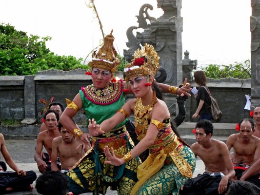 Assister à une danse balinaise 