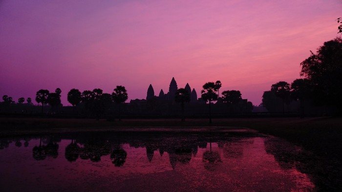 Débuter la visite du site par un levé de soleil sur Angkor Vat Débuter la visite du site par un levé de soleil sur Angkor Vat