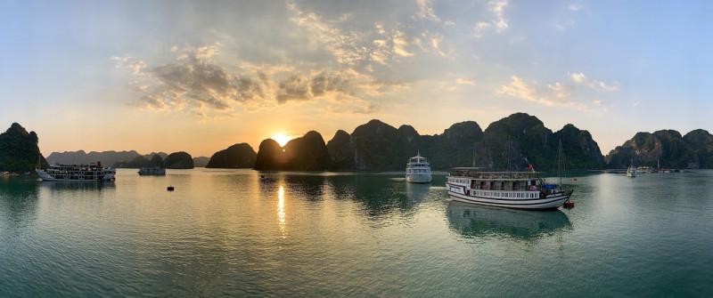 Au Vietnam, la baie d'Halong