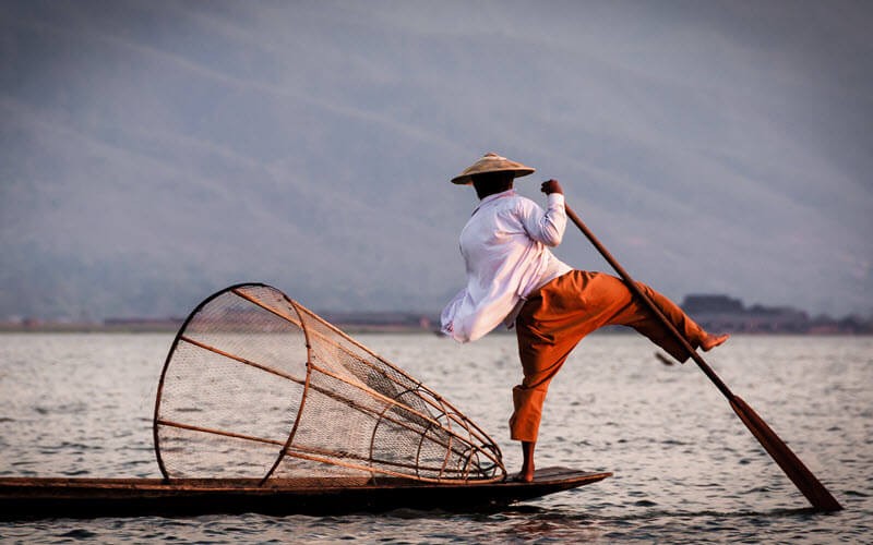 9. Le lac Inle et ses pêcheurs