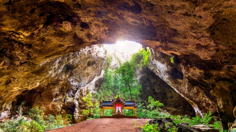 Thaïlande : La Phraya Nakhon Cave dans le parc national de Khao Sam Roi Yot