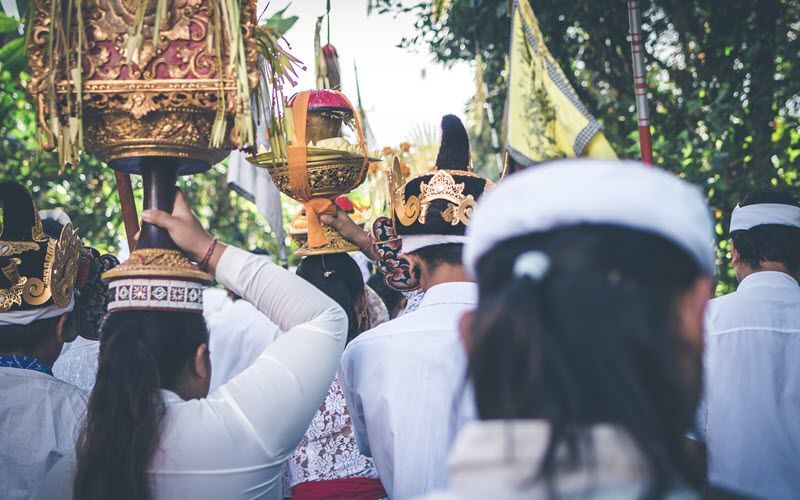 procession melasti nyepi bali