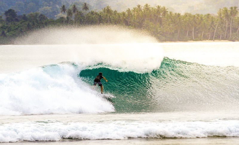 2. Faire du surf aux îles Mentawai 