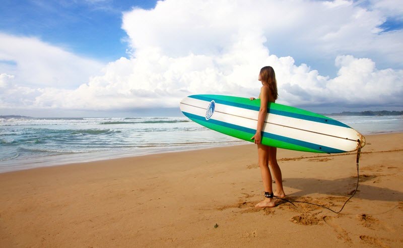 4. Surfer à Sunset Beach, Java Ouest 