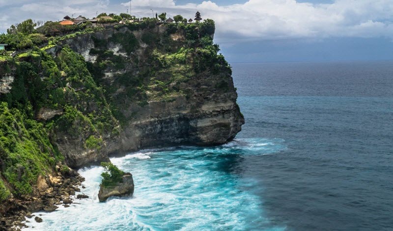 5. Uluwatu, spot de surf à Bali