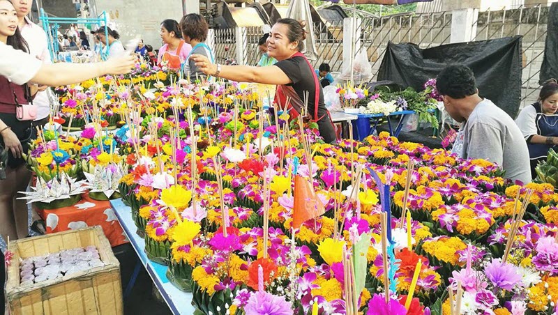 loy-krathong-bangkok.jpg