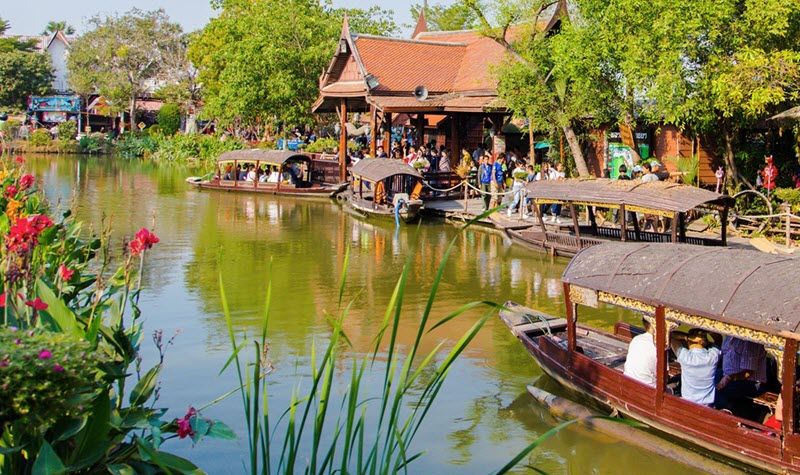 Marché flottant d'Ayutthaya à visiter