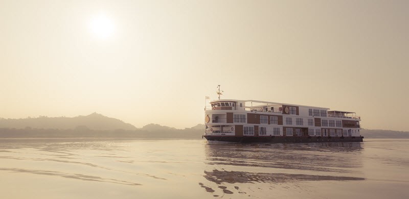 Jour 2 : Début de la croisière de luxe au départ de Mandalay – Direction Mingun