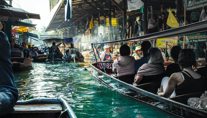 Jour 1 : BANGKOK – DAMNOEN SADUAK - KANCHANABURI (-/-/-)