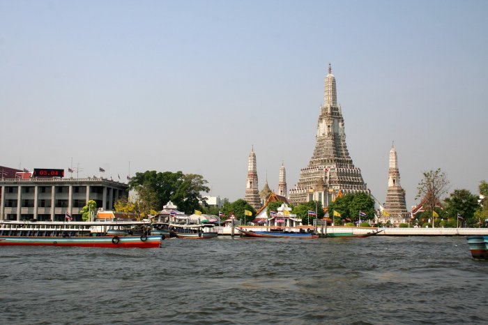 Jour 3 : BANGKOK EN TRANSPORTS LOCAUX (P.dej/-/-)