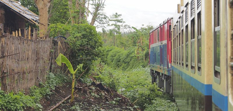 Jour 4  : Trajet insolite en train dans la campagne birmane