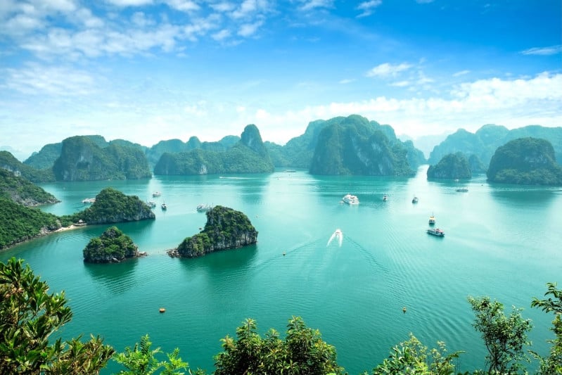 Vietnam : Baie d’Halong – Croisière ou excursion d’une journée ?