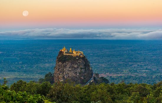 Birmanie-Mont-Popa-monastere.jpg.1920x0_q85_format-jpg