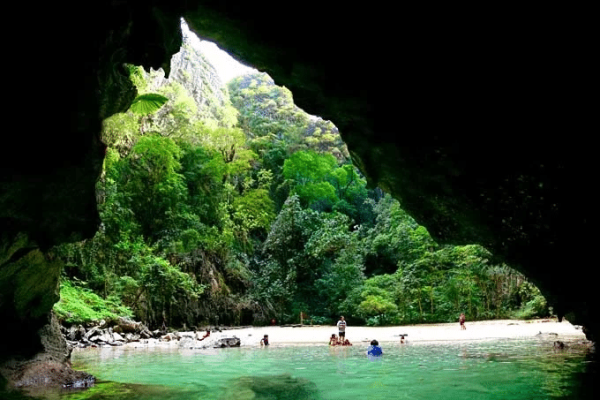 Trang-Morakot-Cave