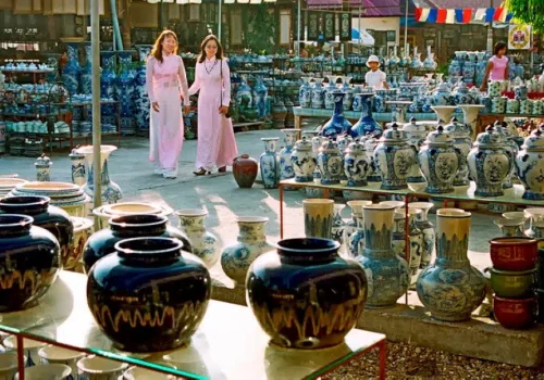 bat-trang-is-a-center-for-both-functional-and-ornamental-pottery