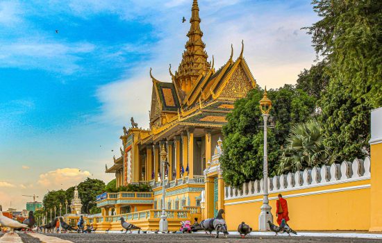 palais-royal-du-cambodge-phnom-penh-scaled